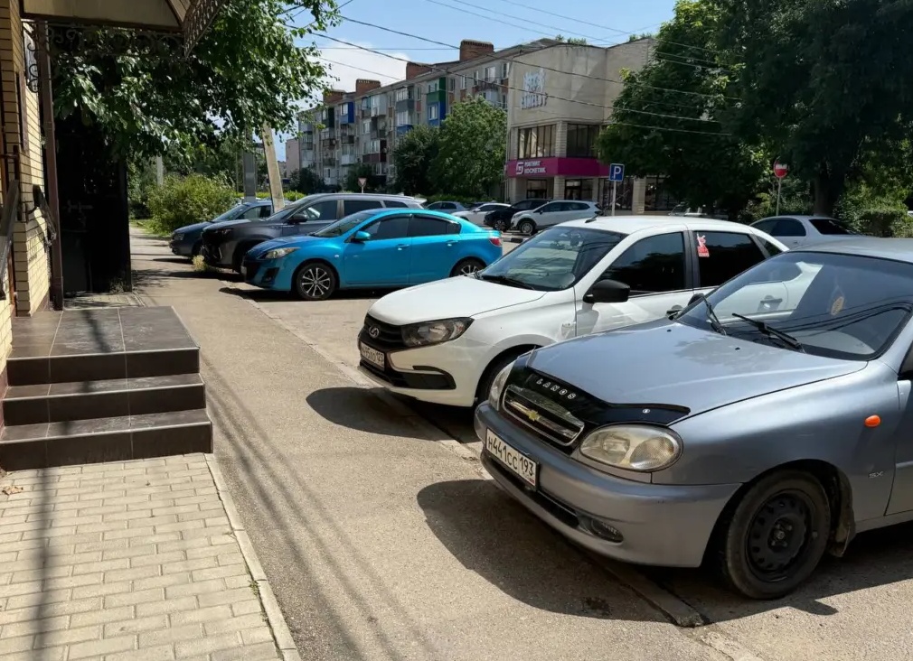 Стоянка под запретом: водителей ждет сюрприз у цветочного Рижского рынка с 6 марта