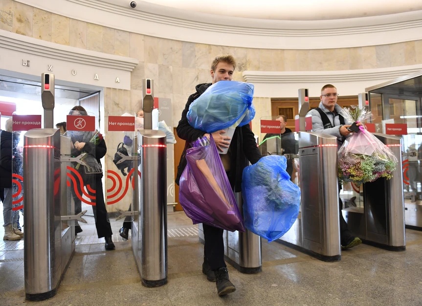 Пятница с ароматом цветов и предпраздничной суеты: как не застрять в московских пробках