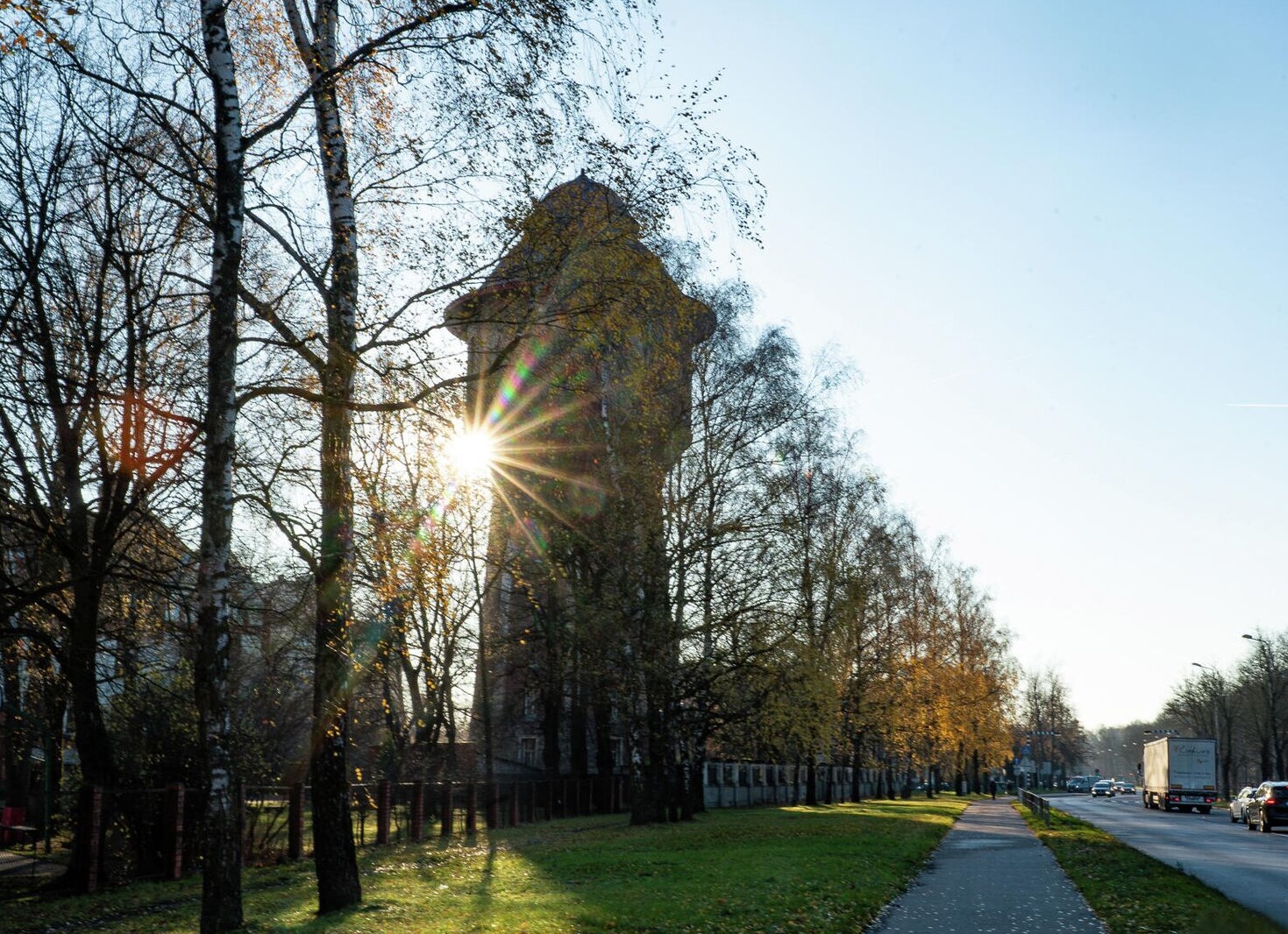 Раннее утро в Риге. Агенскалнский рынок. Парк Аркадия после бури. Каменный мост.